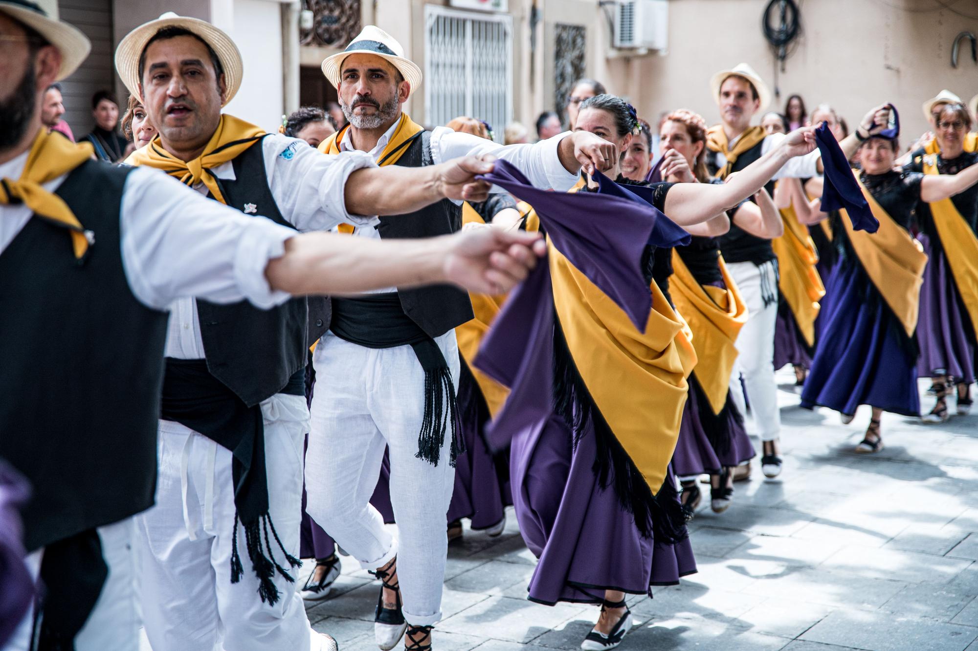 Troba't a les fotos del multitudinari ball de gitanes de Sant Vicenç