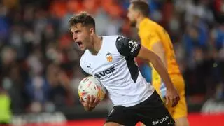 Hugo Duro se gana el ‘9’ del Valencia a base de goles