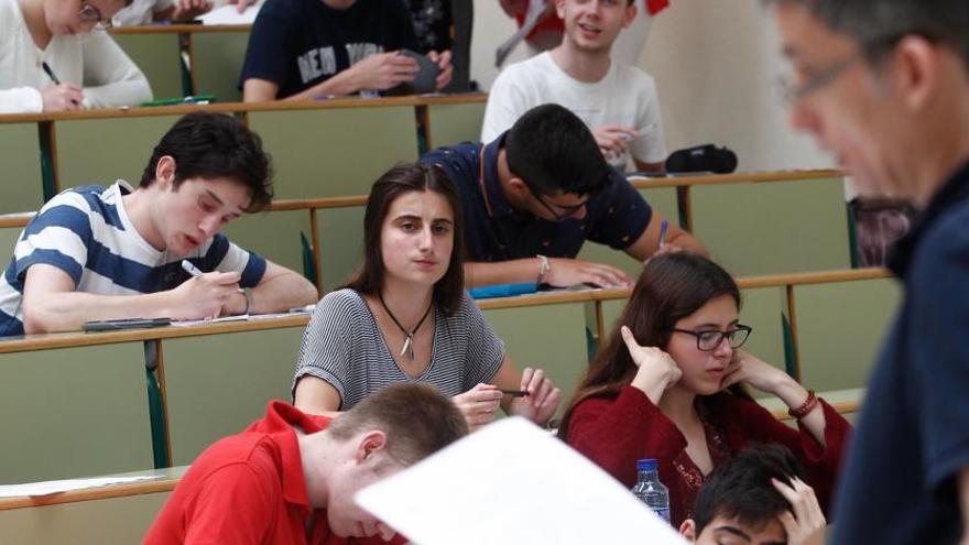 Un millar de asturianos se examina mañana de la EBAU de julio