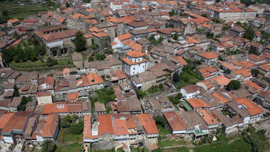 Panorámica del conjunto histórico de Tui. // C.T. / E.G.