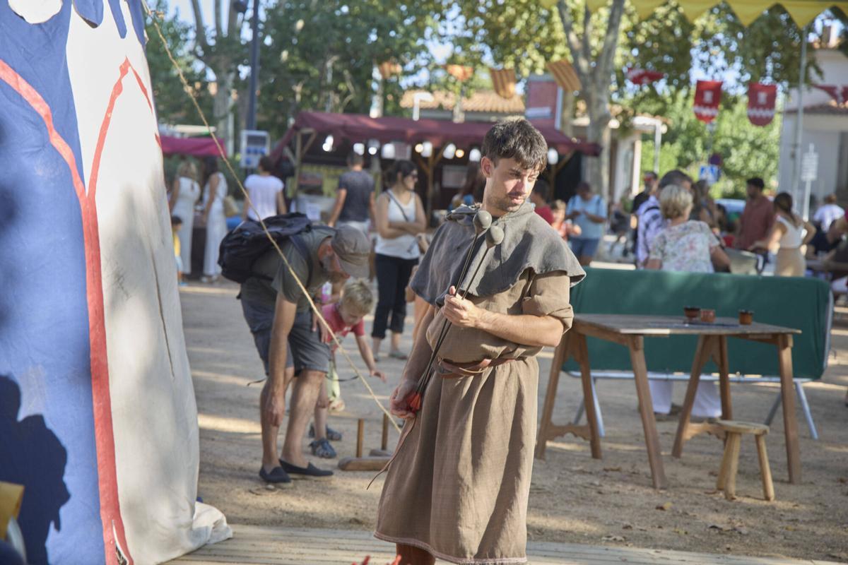 Músics i artesans fan reviure l’edat mitjana a Castell d’Aro en la 25a edició del Mercat Medieval Músics i artesans fan reviure l’edat mitjana a Castell d’Aro en la 25a edició del Mercat Medieval