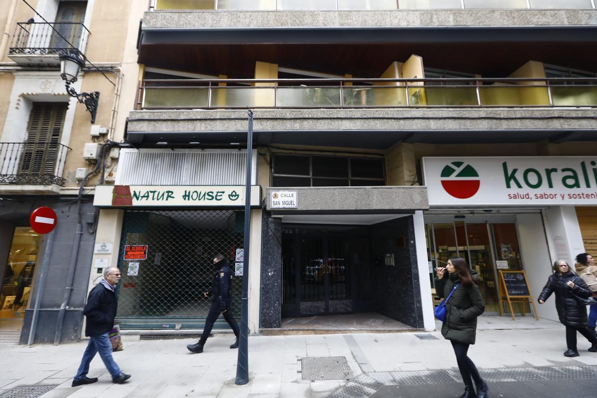 Edificio de la calle San Miguel en el que ha ocurrido el asesinato.