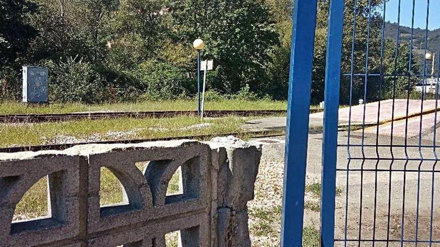 La estación de Moreda se queda sin muro