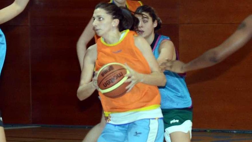 María Lago durante un entrenamiento con el Arxil. // Rafa Vázquez