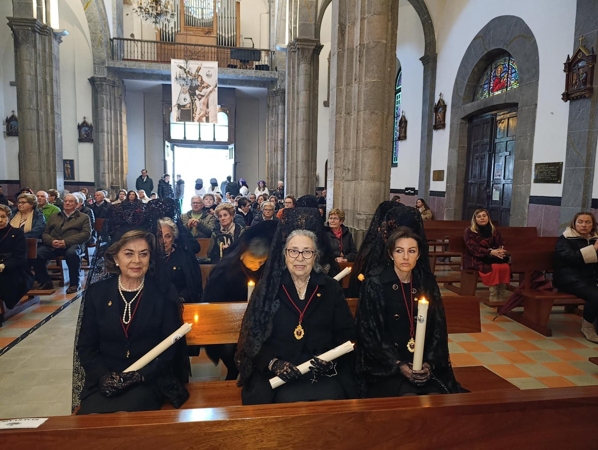 El Nazareno y la Virgen Dolorosa emocionan en Grado
