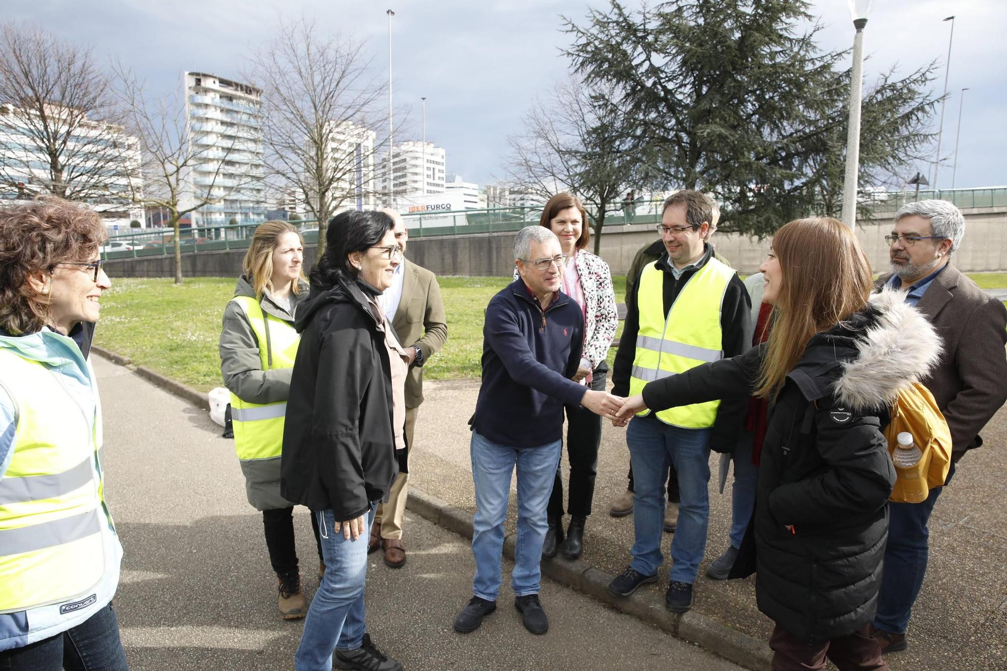 El secretario de Estado Hugo Morán participa en la plantación de minibosques en Gijón (en imágenes)