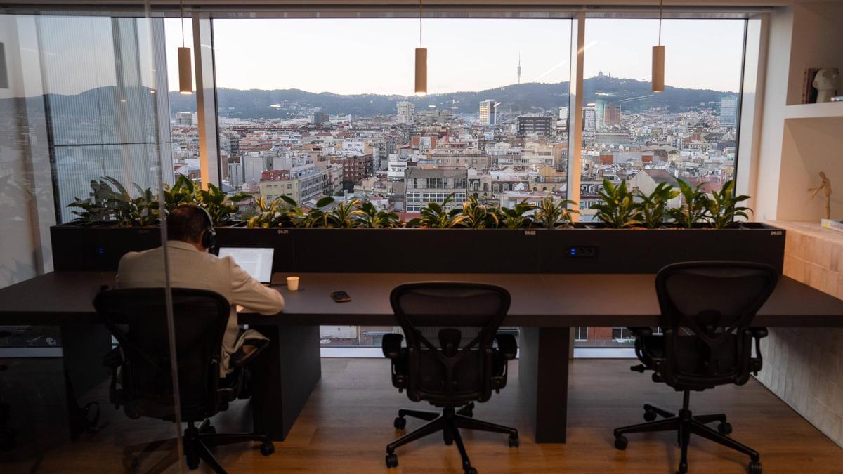 Interior de la nueva sede del AstraZeneca Global Hub de Barcelona, inaugurado este lunes.