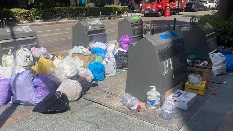 Instalan 104 islas de reciclaje en las playas de Marbella: los contenedores contarán con un diseño adaptado al entorno costero