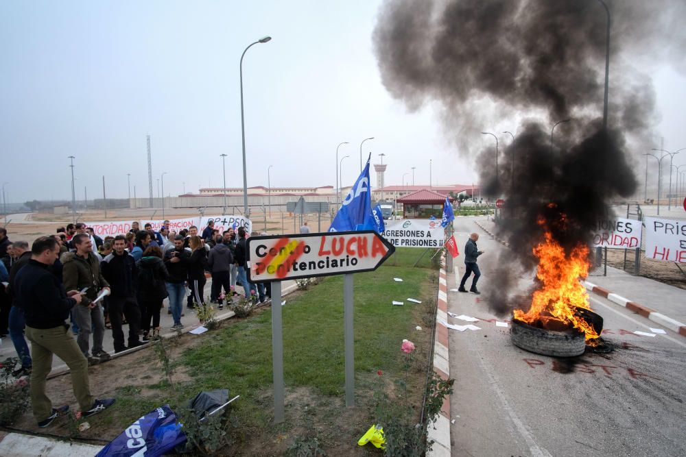 Protesta de los funcionarios de prisiones en la cárcel de Villena