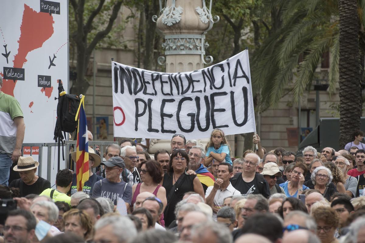 Pancarta reivindicativa en el Arc de Triomf durante la Diada Nacional de Catalunya.