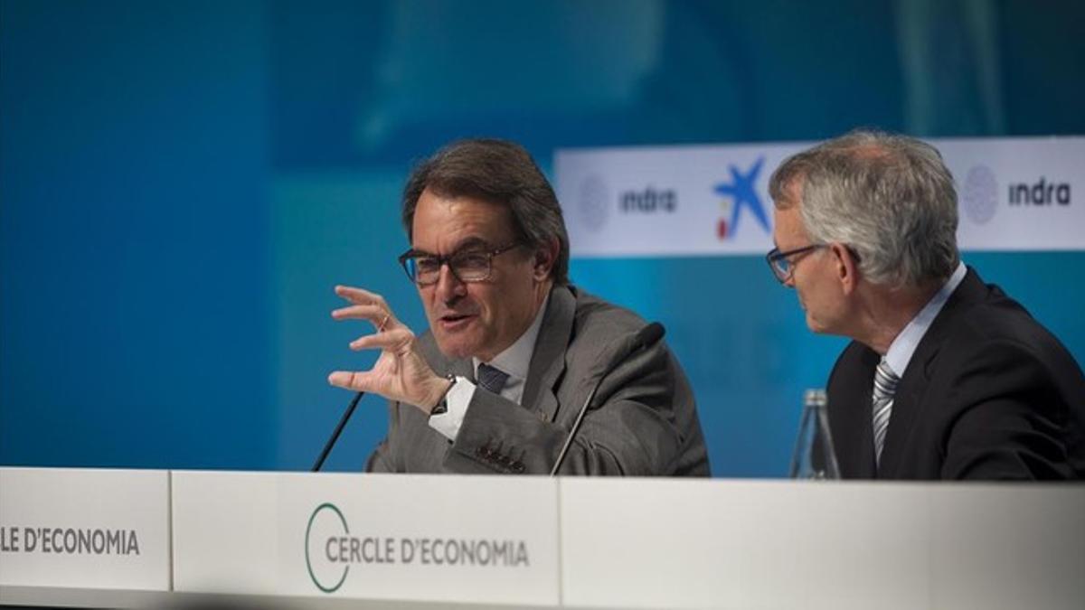 Artur Mas, con el presidente del Cercle d'Economia, Anton Costas, este jueves, 28 de mayo, en Sitges.