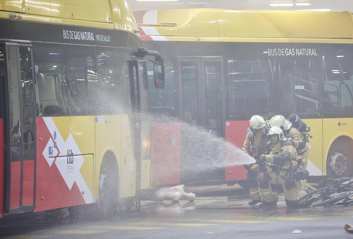 La estación intermodal de Palma ha sido escenario de un gran simulacro de emergencias este domingo