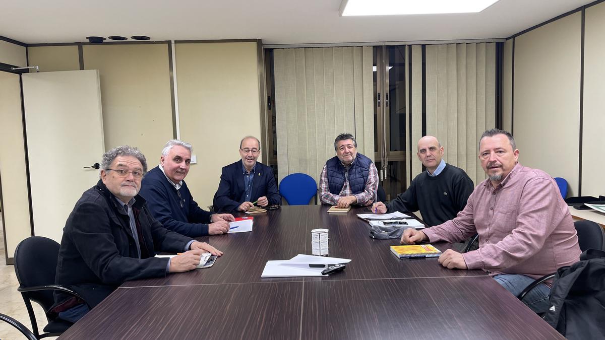 Un momento de la reunión del a CIJB con el Ayuntamiento de Alzira.