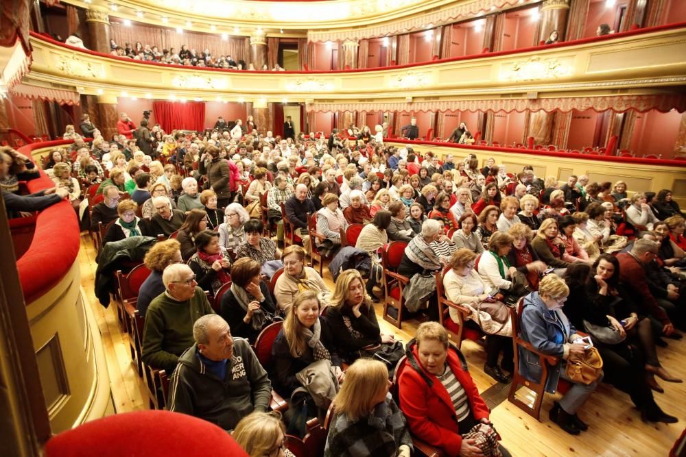 Víctor Manuel durante su charla en Avilés