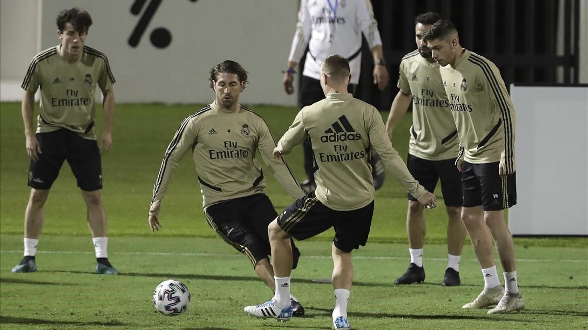 rpaniagua51633504 real madrid players warm up during a training session in jid200107204249 rpaniagua51633504 real madrid players warm up during a training session in jid200107204249