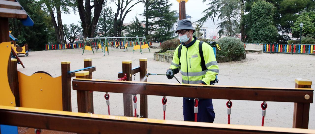 Desinfección de un parque infantil