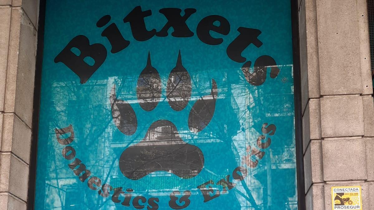 Eixample precinta la botiga d’animals “Bitxets”