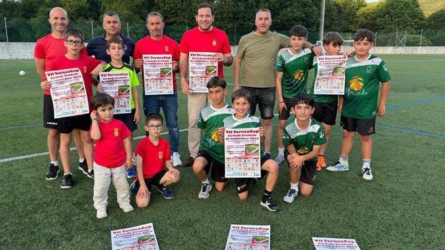 Presentación de la VII Cup Cerdedo-Cotobade en el municipal de As Estremas. |