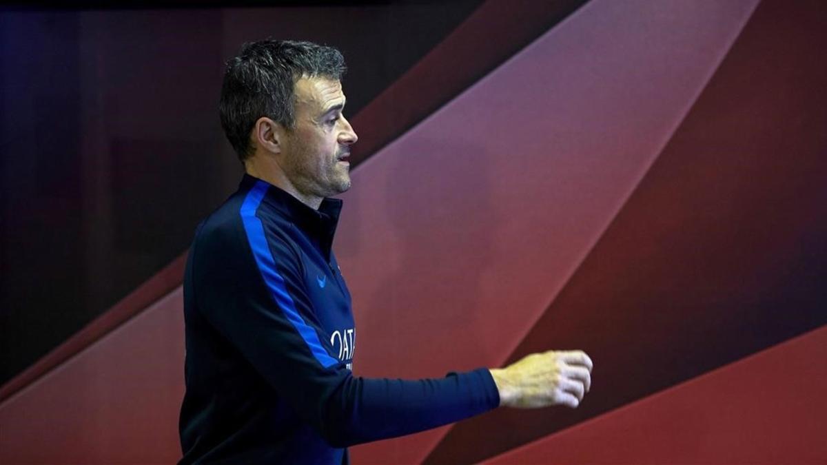 Luis Enrique abandona la sala de prensa de sant Joan Despí.