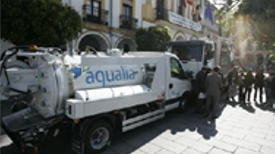 Aqualia limpiará gratis las acometidas del agua