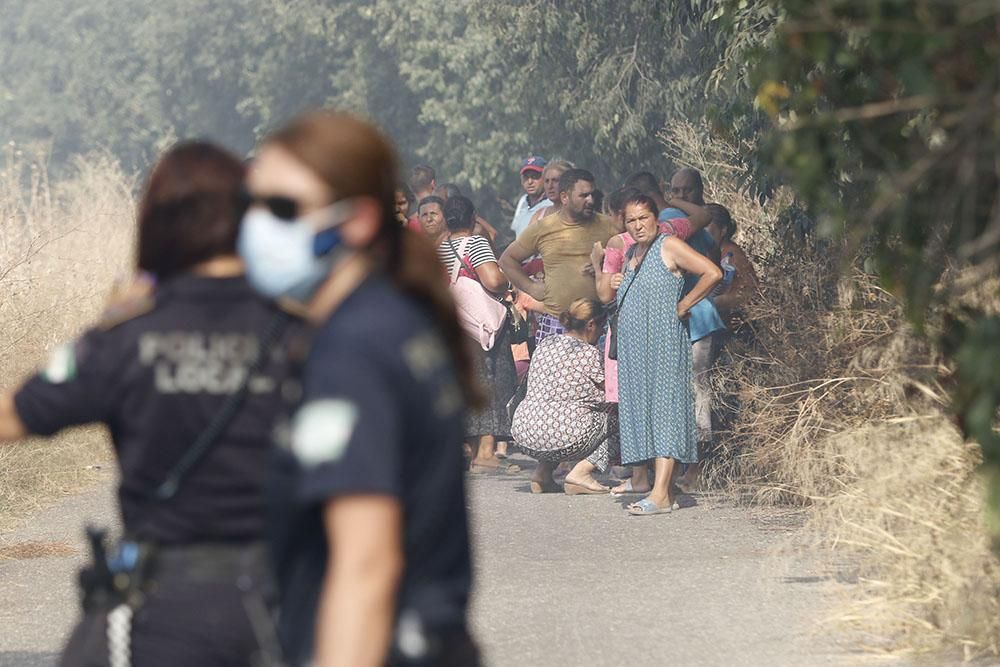 Incendio en el Camino de Carbonell junto a un asentamiento