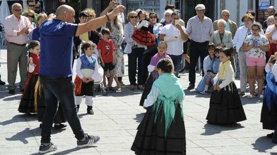 Un acto cultural organizado por el Gato Negro.  // Iñaki Abella