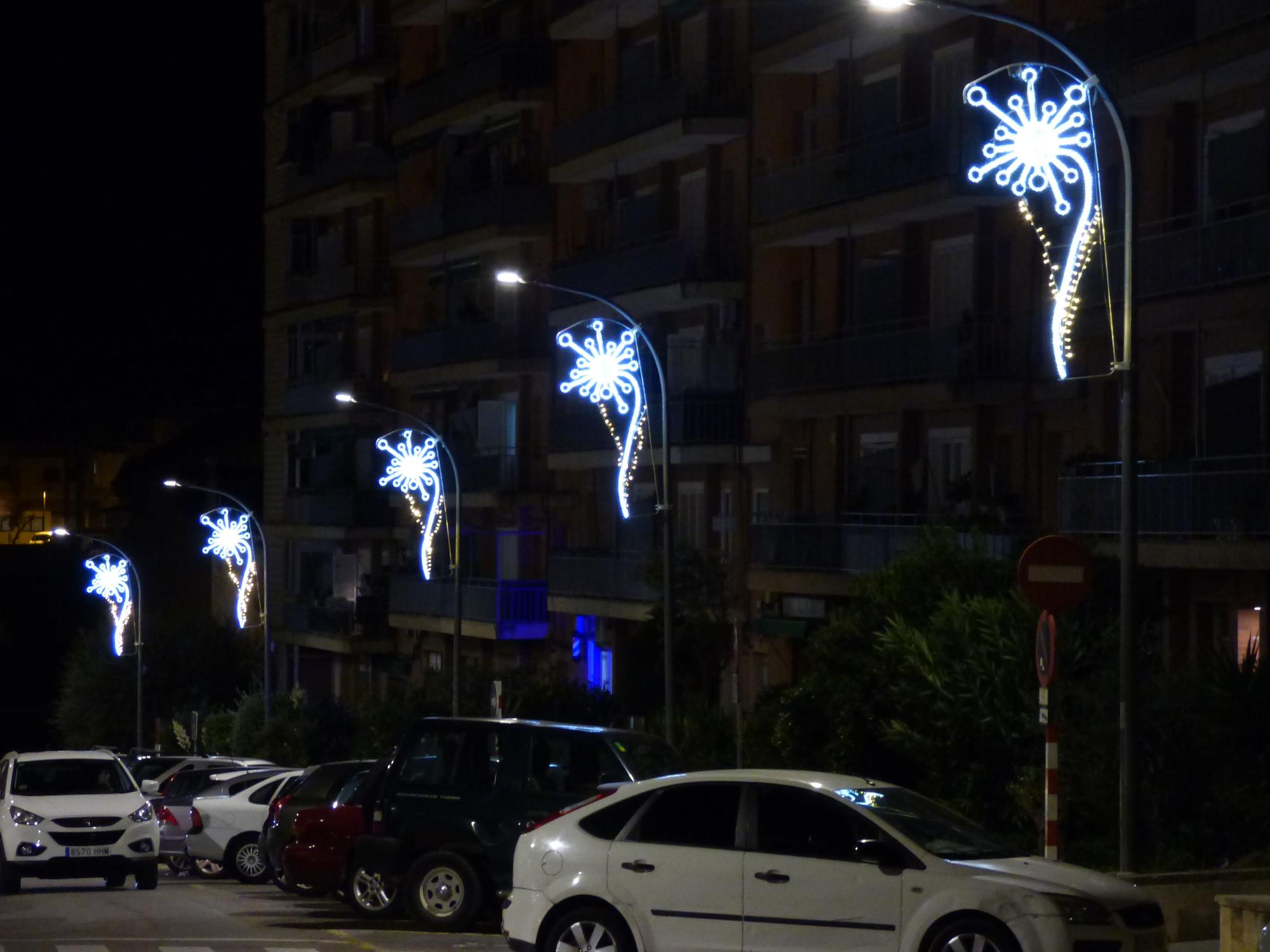 La màgia de Nadal s'encén a Figueres amb les llums dalinianes