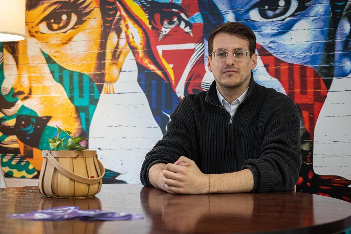 Jorge Pueyo, en la sede de CHA, antes de la entrevista.