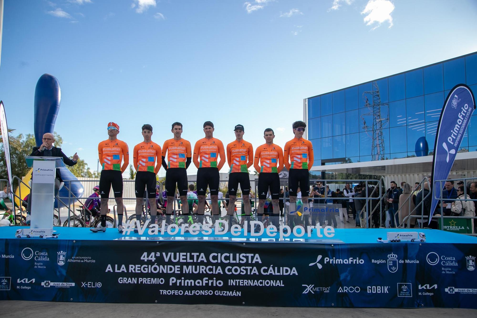 FOTOS: Así ha sido la salida de la Vuelta Ciclista a la Región de Murcia