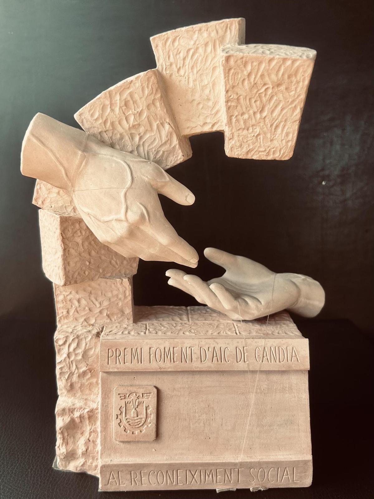 TROFEU RECONEIXEMENT SOCIAL. Escultor Arturo Fenollera. Departament artístic de Bronces Jordá.