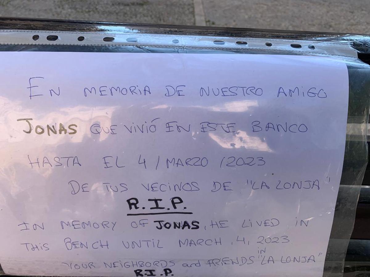 La nota que han escrito los vecinos en memoria de Jonás.