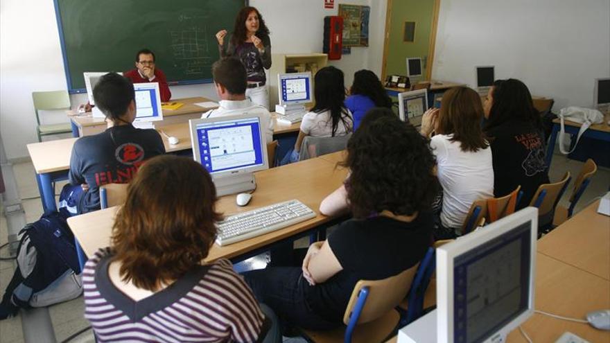 La falta de orientadores triplica la ratio aconsejada por la Unesco