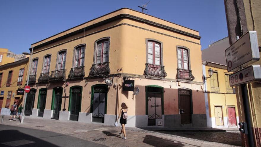 Vivienda en la que reside la vecina de 91 años que se enfrenta a un desalojo, en la calle de Candelaria.