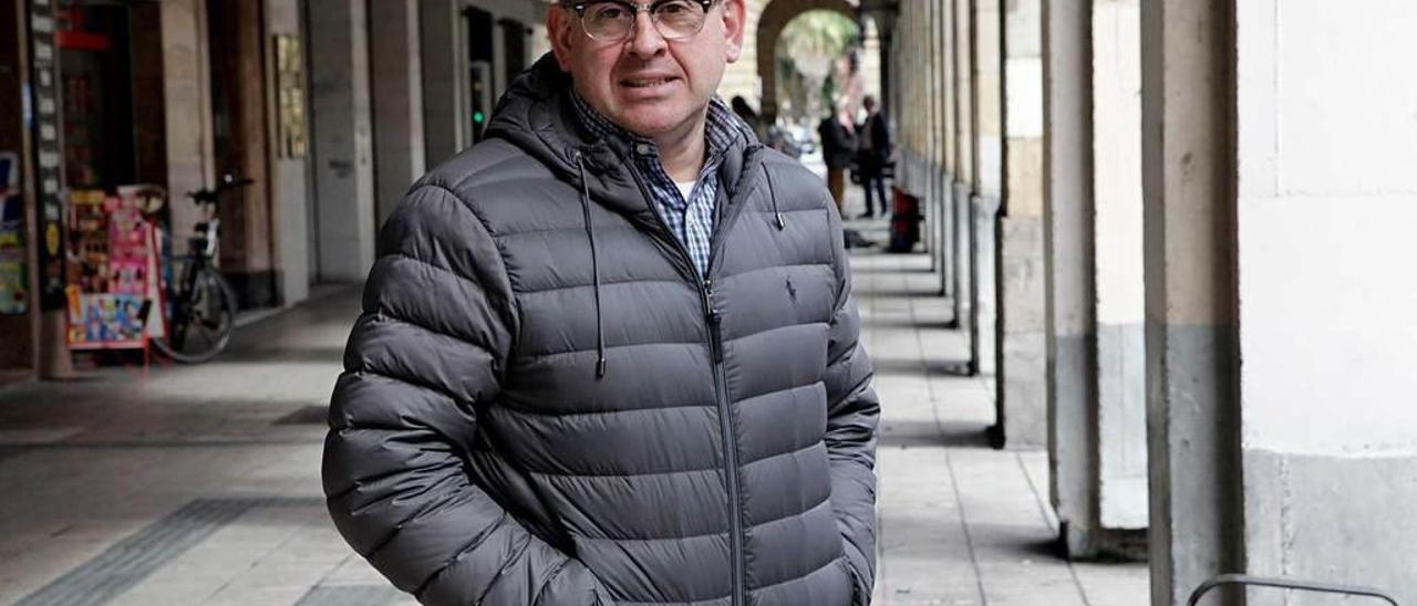 Víctor Manuel Roza, en la calle Marqués de San Esteban.