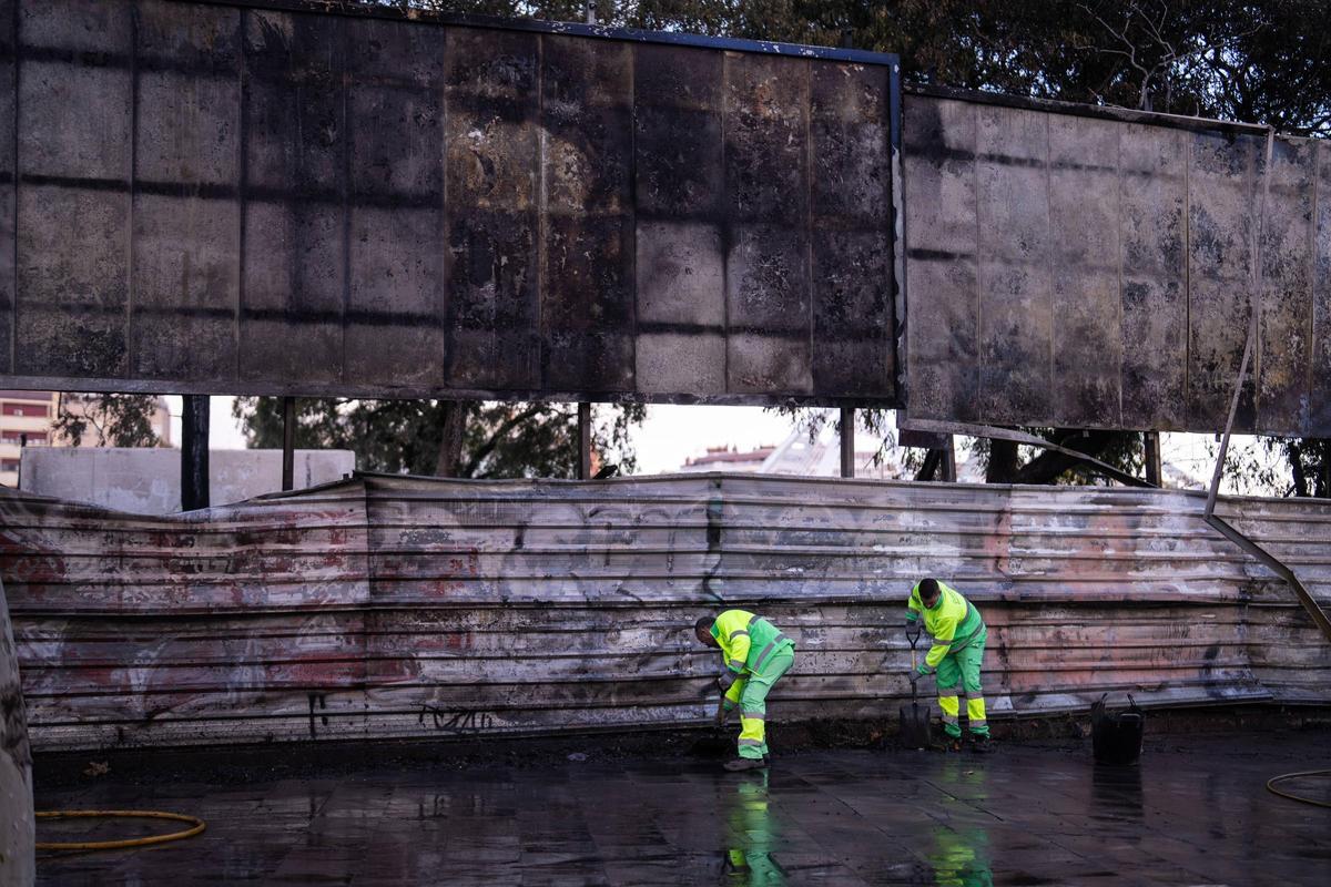 Incendio en un asentamiento de barracas en la calle de Bac de Roda de Barcelona