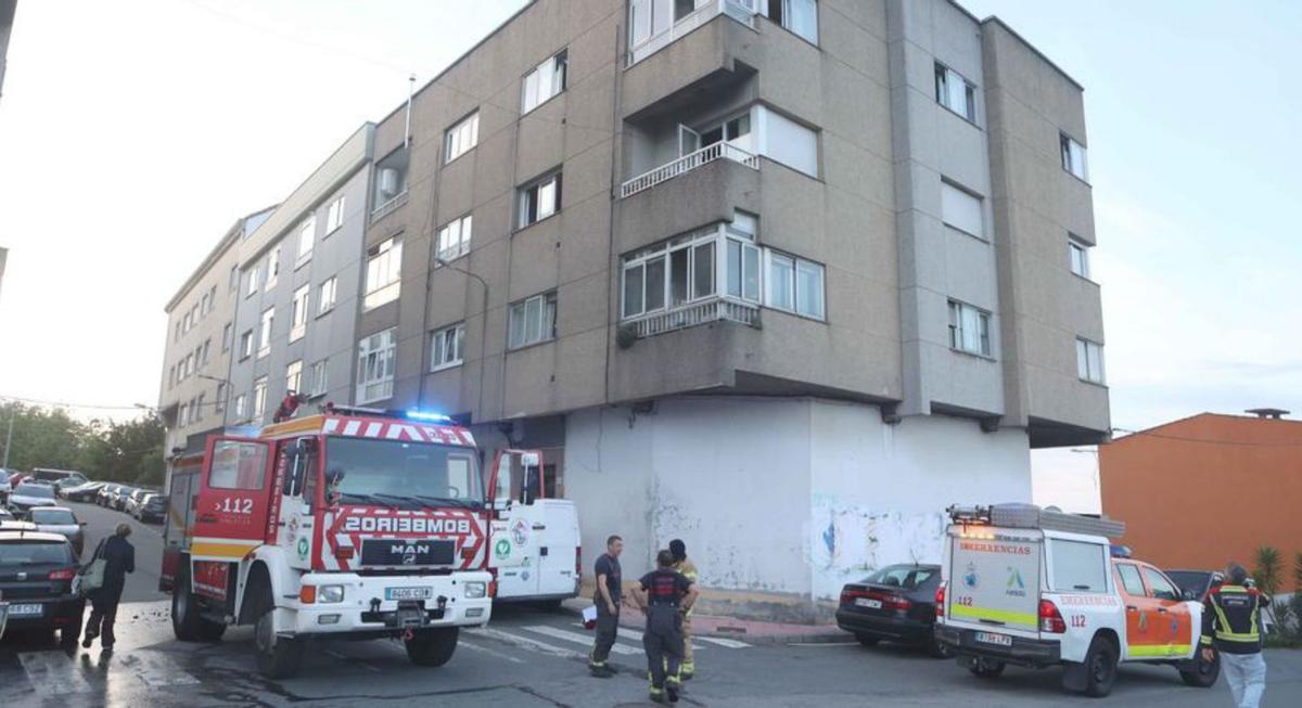 Incendio urbano en A Pastoriza, Arteixo. | Iago López