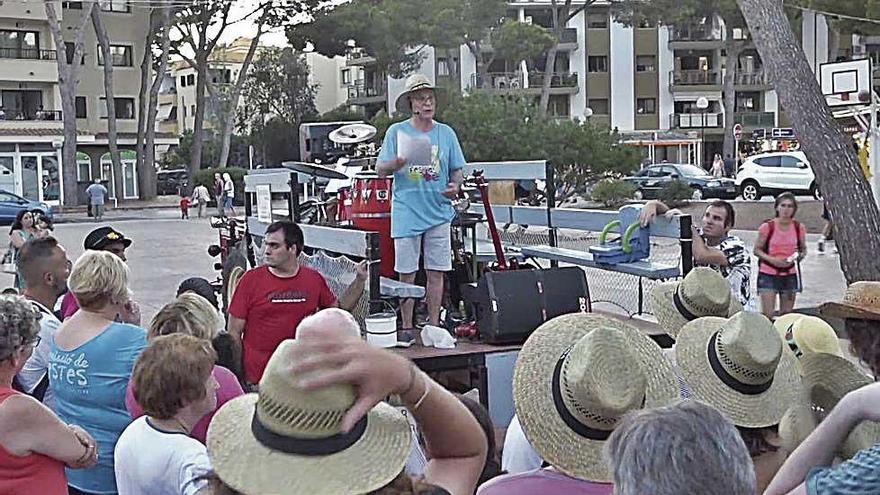 Pep Navarro pregona Sant Roc en Cala Rajada