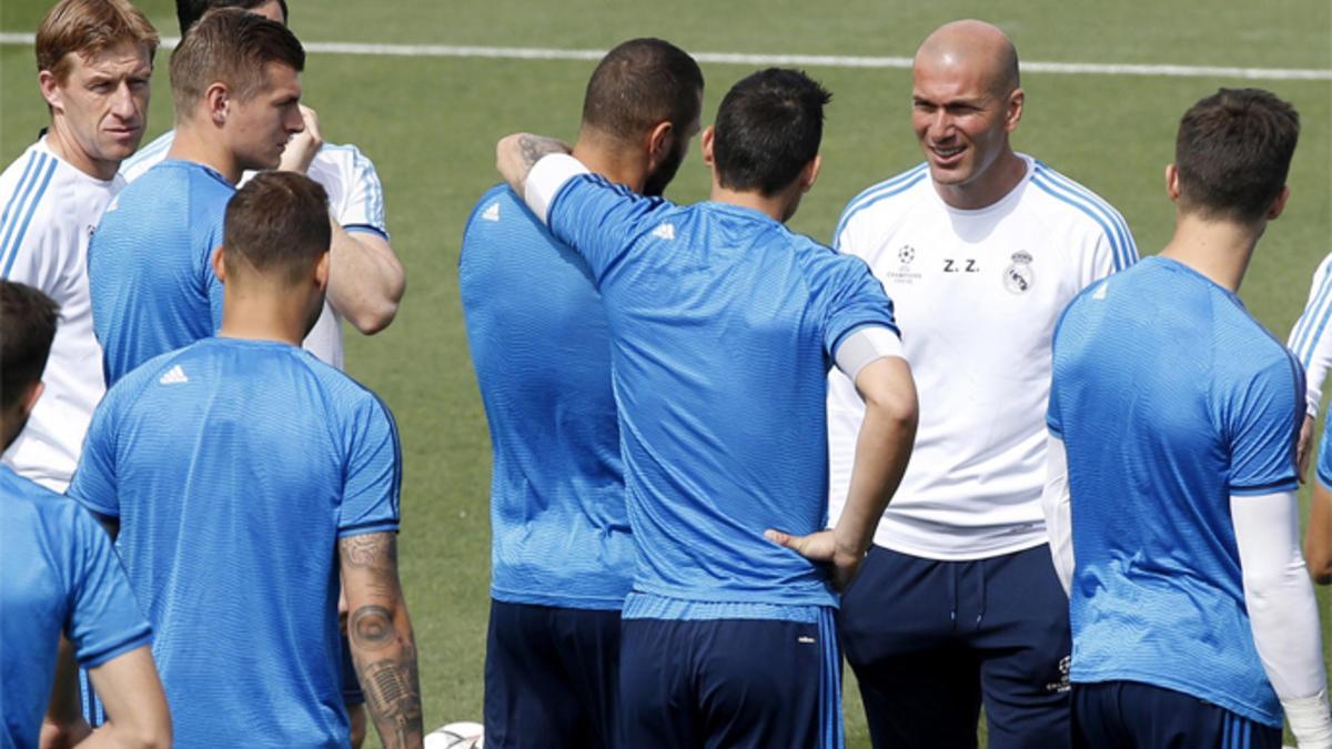 Los jugadores del Real Madrid hablan tras el entrenamiento