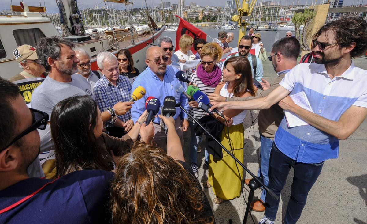Open Arms recala en el Puerto de Las Palmas para recabar apoyos antes de partir hacia Cuba para llevar placas solares a un hospital pediátrico de La Habana