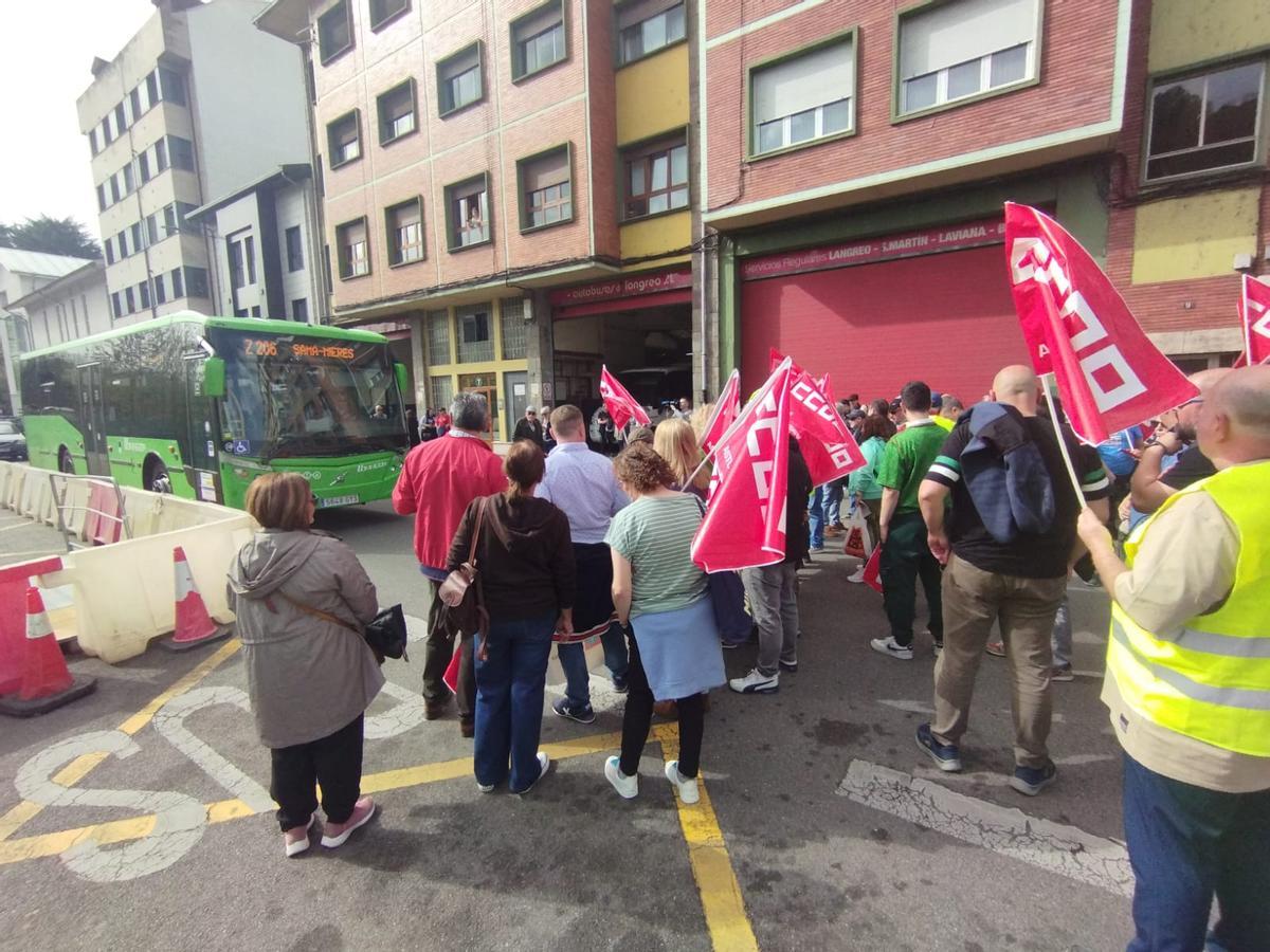 La protesta organizada el pasado martes en Sama.