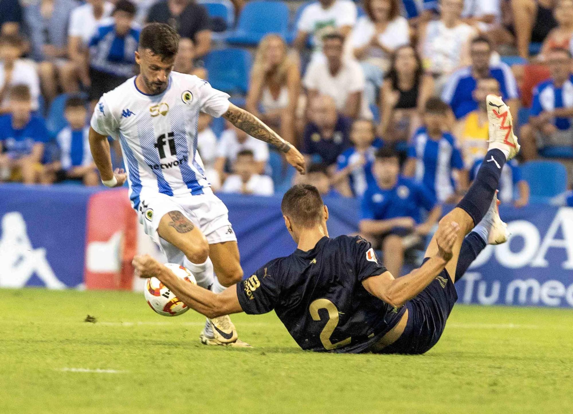 El Hércules celebra el 50 aniversario del Rico Pérez ganando el Trofeo Ciudad de Alicante ante el Alavés