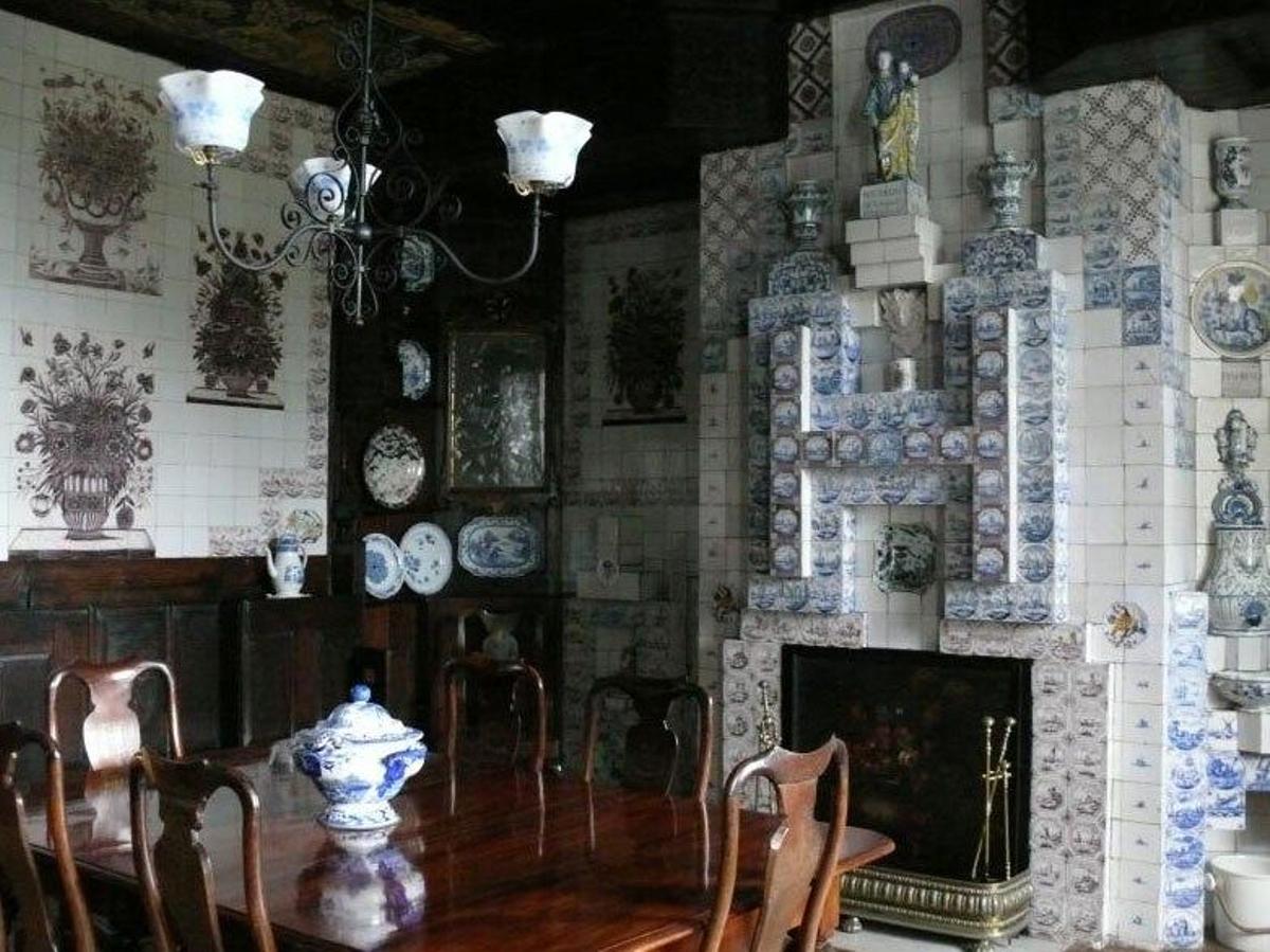 El comedor con la espectacular chimenea