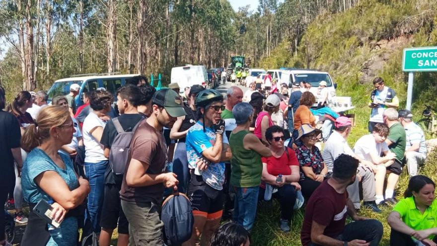 Varios participantes, antes del comienzo de la caminata hasta Ponte de Agra.   | // CEDIDA