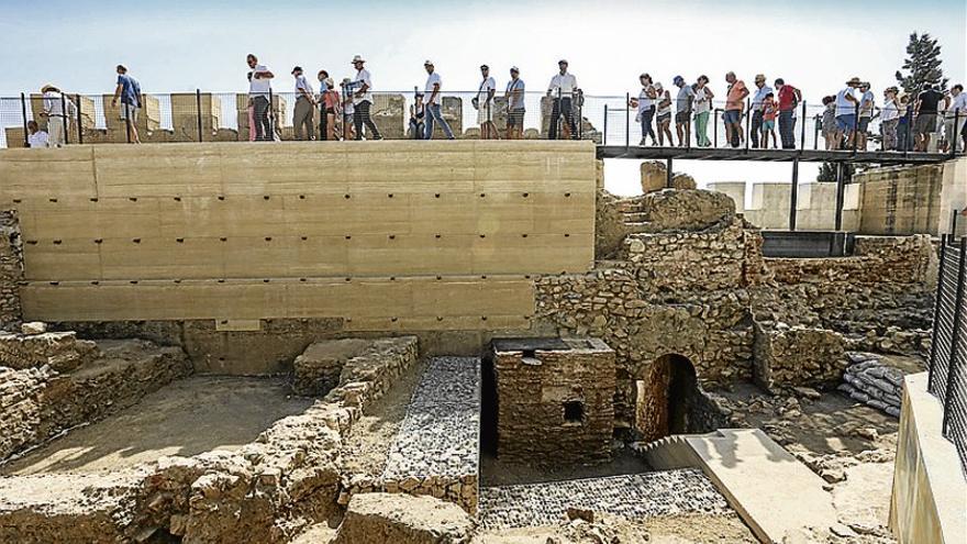 Mil años de historia en un paseo por la alcazaba de Badajoz