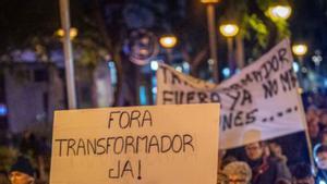 Els veïns protesten pels talls de llum a la Prosperitat