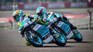 Jaume Masia y Tatsuki Suzuki, en el GP de Moto3 de India