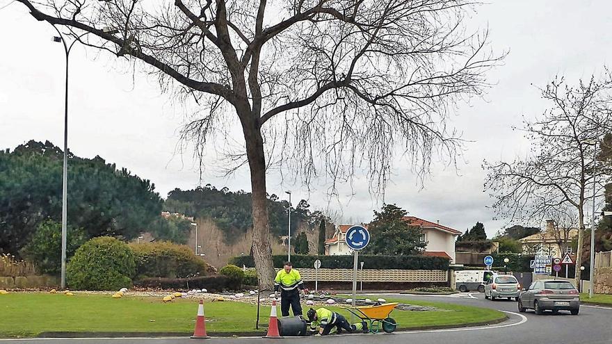 Palos de golf y bocadillo para el reo