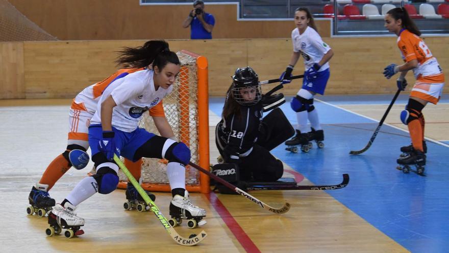 El HC Coruña, en un duelo de esta temporada en el Palacio de los Deportes de Riazor. |  // VÍCTOR ECHAVE