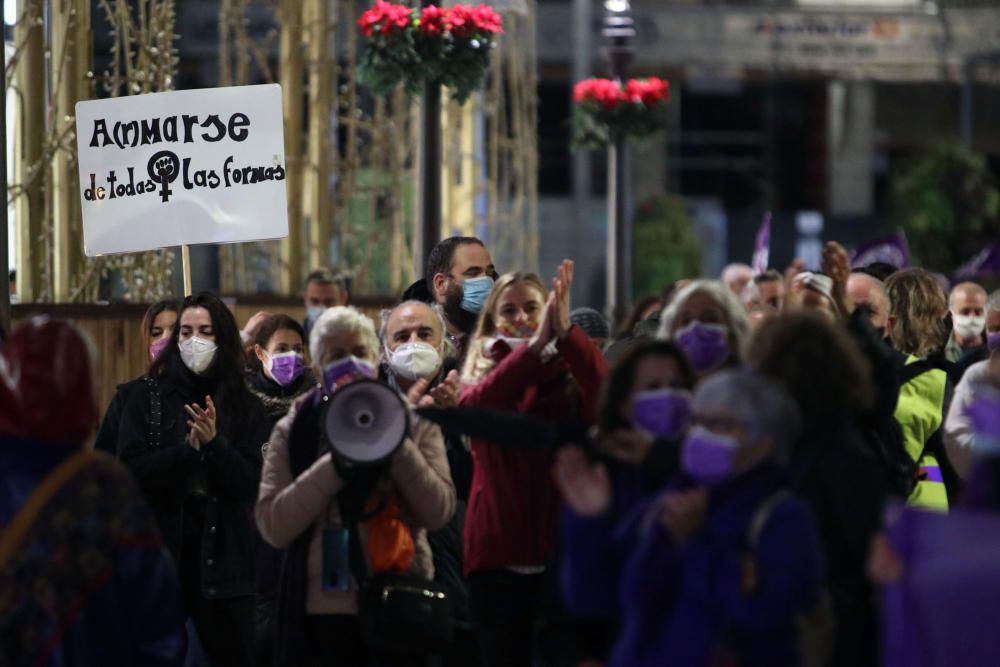 La manifestación por el 25N en Málaga, en imágenes