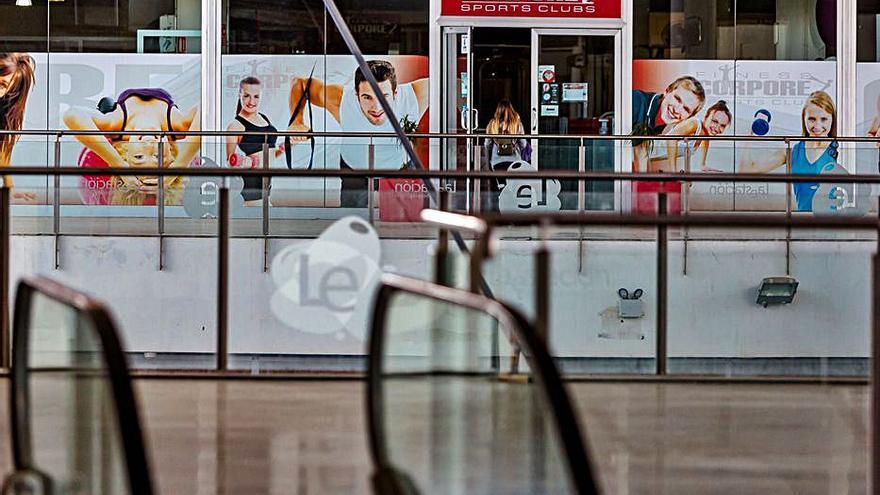 Un gimnasio y una tienda de ropa completan la oferta. | DAVID REVENGA